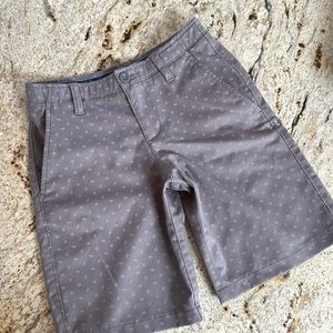 Boys’ Under Armour Size 10 Golf Shorts Gray and White